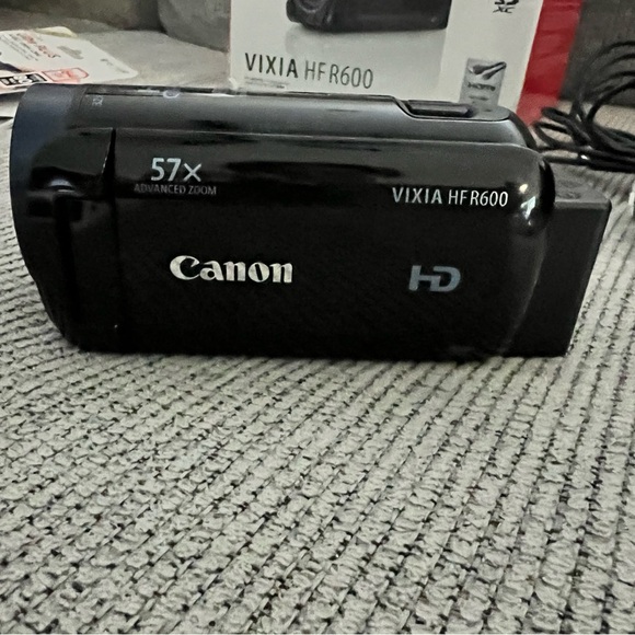 Canon VIXIA HF R600 Full HD Camcorder Black Used 1x - Picture 3 of 6
